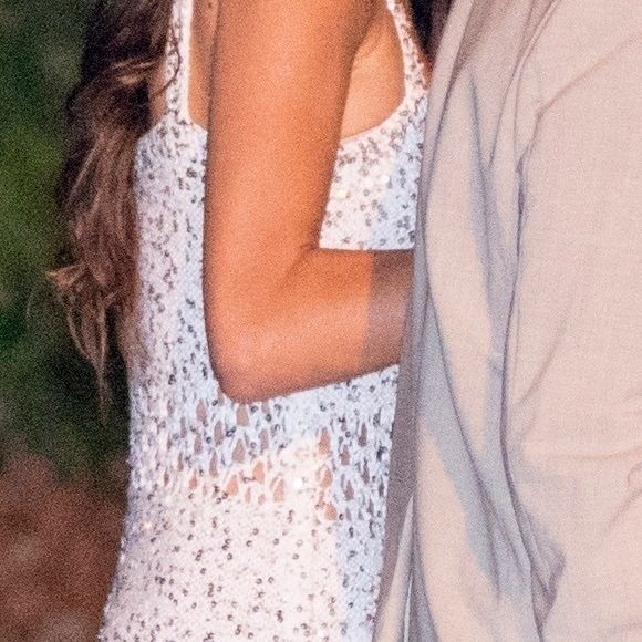 Au menu : des pâtes au homard à 160 euros, côte de boeuf à 210 euros ou salade grecque à 48 euros.
George Clooney et sa femme Amal vont dîner avec des amis au restaurant du Grand Hôtel Tremezzo sur le lac de Côme, avant de participer au 81ème Festival International du Film de Venise (Mostra), le 26 août 2024.