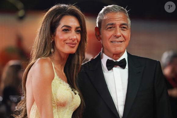 George Clooney et sa femme Amal Clooney à la projection de "Wolfs" lors du 81ème festival international du film de Venise, la Mostra.