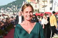 Sandrine Bonnaire propriétaire d'une maison à 30 mètres de la mer, près de la 7e petite ville la plus prisée de France