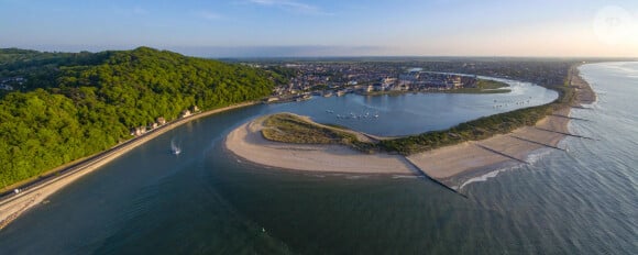 Dives sur Mer (14) : vue aerienne de l'embouchure de la Dives, Pointe de Cabourg (Droits reserves pour l'edition de cartes postales et tous supports de carterie) - Photo by Godard/ANDBZ/ABACAPRESS.COM