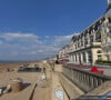 A savoir Cabourg
Le littoral Normand sur la cote Fleurie : la station balneaire de Cabourg (14). La plage des romantiques et la promenade devant le Grand Hotel (Droits reserves pour l'edition de cartes postales et tous supports de carteries) - Photo de Godard/ANDBZ/ABACAPRESS.COM