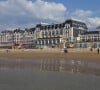 Où l'actrice se rend très régulièrement 
Le littoral Normand sur la cote Fleurie : la station balneaire de Cabourg (14). La plage des romantiques et la promenade devant le Grand Hotel (Droits reserves pour l'edition de cartes 