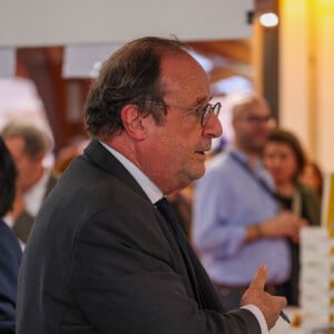 François Hollande, à la Halle Georges Brassens de Brive-la-Gaillarde, le 8 novembre 2024. Foire du Livre de Brive 2024. . © Jean-Marc Lhomer / Bestimage