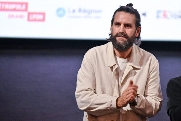 Grégoire Ludig assiste à la première du film Trois Amies lors du 16e Festival Lumière à Lyon, France, le 15 octobre 2024. Photo par Julien Reynaud/APS-Medias/ABACAPRESS.COM