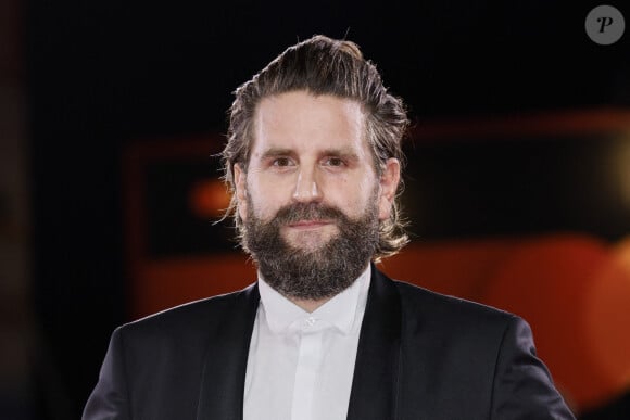 Grégoire Ludig assiste à un tapis rouge pour "Three Friends" (Trois Amies) pendant le 81e Festival international du film de Venise le 30 août 2024 à Venise, en Italie. Photo par Marco Piovanotto/ABACAPRESS.COM