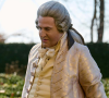 celui qui joue Louis XVI et est métamorphosé,
Image du film "Le Déluge" avec Guillaume Canet et Mélanie Laurent