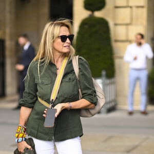 Exclusif - Estelle Lefébure à la sortie de l'hôtel Crillon à Paris, lors de la fashion week. Le 28 septembre 2023 