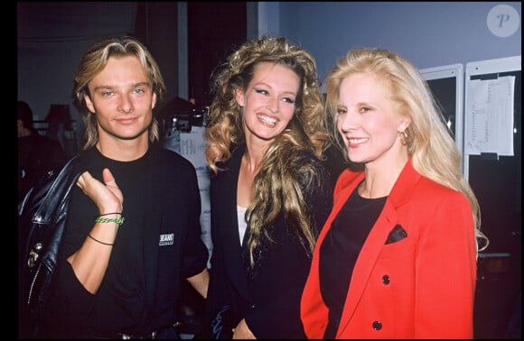 Archives - Estelle Lefébure, David Hallyday et Sylvie Vartan lors d'un défilé de mode en 1990.