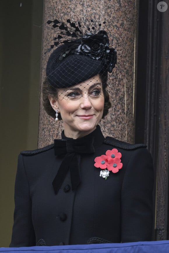 "C'est une vraie question : pourquoi Kate a-t-elle autant vieilli ?" 
Catherine Kate Middleton, princesse de Galles honore les disparus des deux guerres mondiales lors de la cérémonie Remembrance Sunday ( Dimanche du souvenir ) au Cénotaphe à Londres (Credit Image: © Cover Images via ZUMA Press)