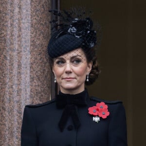 A réagi une observatrice 
Catherine Kate Middleton, princesse de Galles honore les disparus des deux guerres mondiales lors de la cérémonie Remembrance Sunday ( Dimanche du souvenir ) au Cénotaphe à Londres.