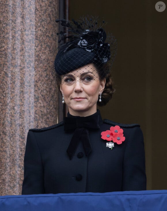 A réagi une observatrice 
Catherine Kate Middleton, princesse de Galles honore les disparus des deux guerres mondiales lors de la cérémonie Remembrance Sunday ( Dimanche du souvenir ) au Cénotaphe à Londres.