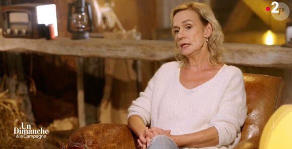 Sandrine Bonnaire face Frédéric Lopez dans "Un dimanche à la campagne".