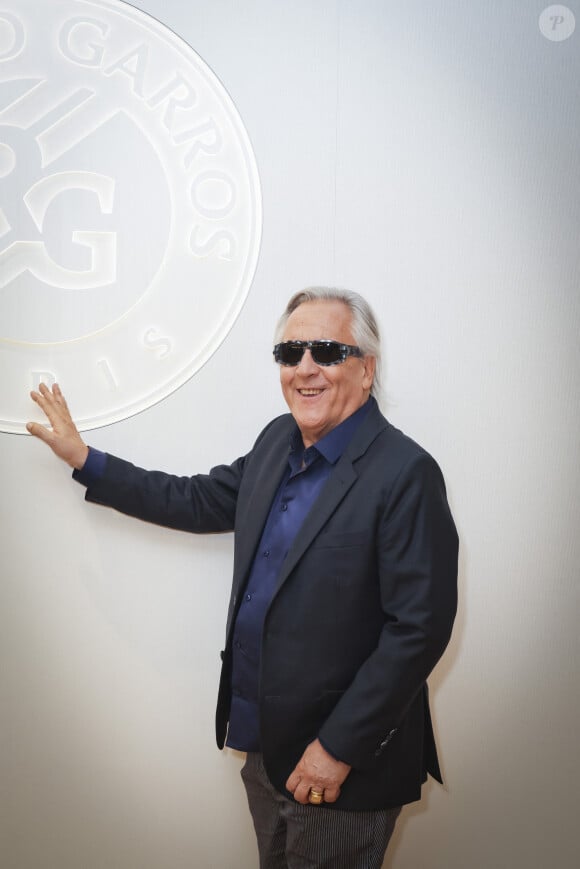 Exclusif - Gilbert Montagné - Backstage - Enregistrement de l'émission "Le plus grand karaoké de France : Les tubes de légendes" au stade Roland Garros à Paris, diffusée le 24 août à 21h10 sur M6 © Jack Tribeca / Bestimage 