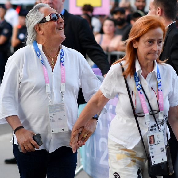 Gilbert Montagné et sa femme Nikole Montagné - Arrivées à la finale de basketball "France vs USA" à l'Arena Bercy à Paris, lors des Jeux Olympiques Paris 2024. Le 10 août 2024 © Perusseau-Jacovides / Bestimage 