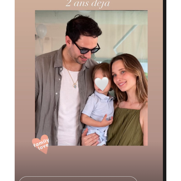 Et le petit Harrison
Ilona Smet avec son mari et son fils, Instagram.