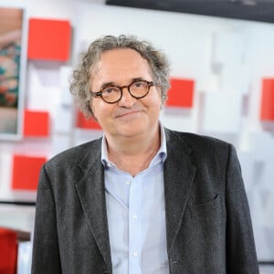 Avant de devenir l'acteur populaire qu'on connaît tous, Grégoire Bonnet a beaucoup travaillé.
Exclusif - Grégoire Bonnet - Enregistrement de l'émission "Vivement Dimanche" présentée par M.Drucker et diffusée sur France 2. © Guillaume Gaffiot / Bestimage