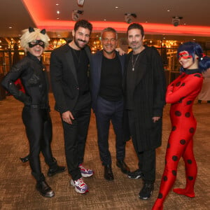 Exclusif - Cyril Benzaquen, Steve Suissa et Richard Orlinski, les personnages Ladybug et Chat Noir de la série d'animation Miraculous - Soirée du 6ème Gala caritatif de l'Institut Rafaël et de la Zag Foundation, dédié à l'accompagnement des enfants en santé intégrative au Pavillon Gabriel à Paris le 12 novembre 2024. © Erez Lichtfeld/Bestimage 