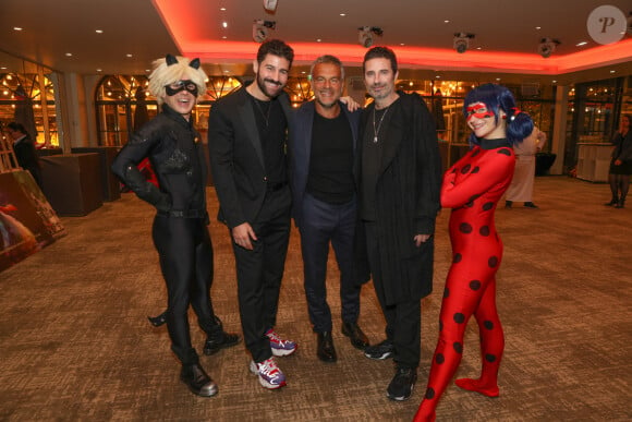 Exclusif - Cyril Benzaquen, Steve Suissa et Richard Orlinski, les personnages Ladybug et Chat Noir de la série d'animation Miraculous - Soirée du 6ème Gala caritatif de l'Institut Rafaël et de la Zag Foundation, dédié à l'accompagnement des enfants en santé intégrative au Pavillon Gabriel à Paris le 12 novembre 2024. © Erez Lichtfeld/Bestimage 