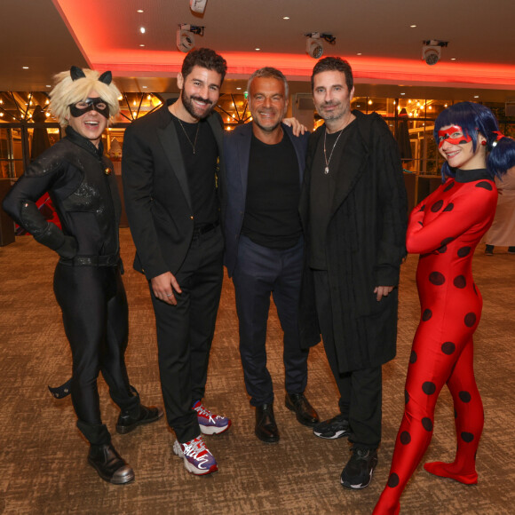 Exclusif - Cyril Benzaquen, Steve Suissa et Richard Orlinski, les personnages Ladybug et Chat Noir de la série d'animation Miraculous - Soirée du 6ème Gala caritatif de l'Institut Rafaël et de la Zag Foundation, dédié à l'accompagnement des enfants en santé intégrative au Pavillon Gabriel à Paris le 12 novembre 2024. © Erez Lichtfeld/Bestimage 