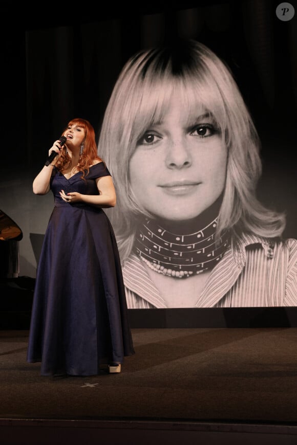 Exclusif - La chanteuse et imitatrice Sarah Schwab - Soirée du 6ème Gala caritatif de l'Institut Rafaël et de la Zag Foundation, dédié à l'accompagnement des enfants en santé intégrative au Pavillon Gabriel à Paris le 12 novembre 2024. © Erez Lichtfeld/Bestimage 