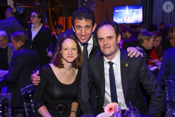 Exclusif - le docteur Alain Toledano (président de l'institut Rafaël), Yonathan Arfi (Président du CRIF) et sa femme Arielle Schwab - Soirée du 6ème Gala caritatif de l'Institut Rafaël et de la Zag Foundation, dédié à l'accompagnement des enfants en santé intégrative au Pavillon Gabriel à Paris le 12 novembre 2024. © Erez Lichtfeld/Bestimage 