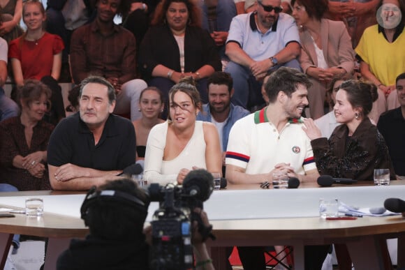 Exclusif - Gilles Lellouche, Adèle Exarchopoulos, François Civil, Mallory Wanecque, Malik Frikah sur le plateau de l'émission "C à vous" lors du 77ème Festival International du Film de Cannes le 22 mai 2024. © Jack Tribeca / Bestimage 