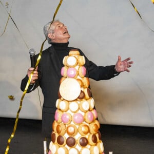 Exclusif - Claude Lelouch - Claude Lelouch fête son 87ème anniversaire sur la scène du Grand Rex à l'occasion de l'avant-première de son film "Finalement" à Paris le 30 octobre 2024. © Pierre Perusseau/Bestimage