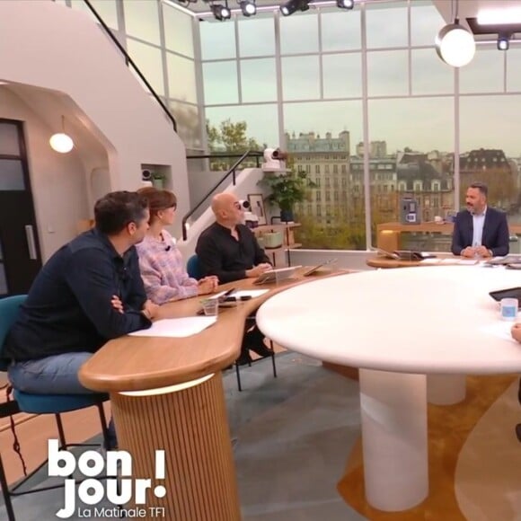 Face à l'équipe de "Bonjour !", Pascal Obispo s'est laissé aller à quelques confidences
Pascal Obispo et l'équipe de "Bonjour !" sur TF1