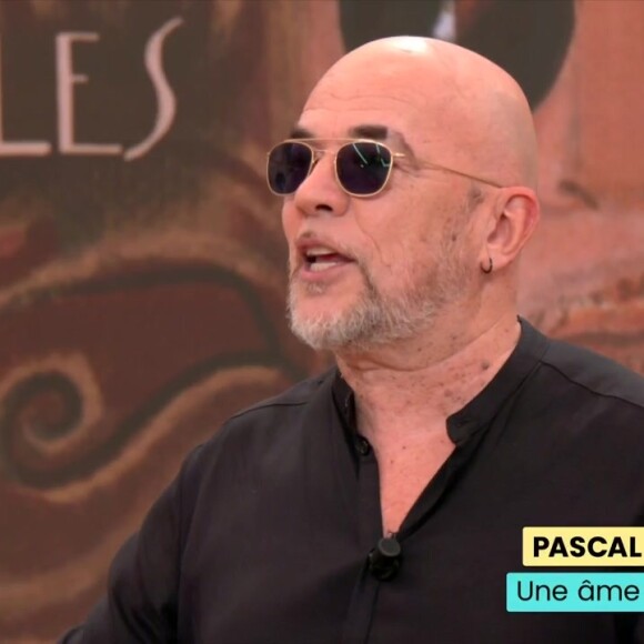 Pascal Obispo n'a pas hésité à balancer un "dossier énorme" sur Bruce Toussaint
Pascal Obispo sur le plateau de "Bonjour !"