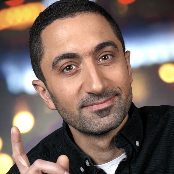 Il y a un an, Jimmy Mohamed était déjà le médecin star des écrans et s'intéressait déjà à notre bonne santé. 
Exclusif - Jimmy Mohamed pose lors de l'enregistrement de l'émission "Chez Jordan" © Cédric Perrin/Bestimage