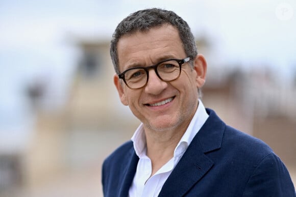 Dany Boon assiste au photocall de La Famille Hennedricks lors du 38ème Festival du Film de Cabourg - Jour 4 le 15 juin 2024 à Cabourg, France.