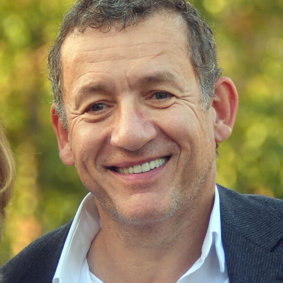 Dany Boon assiste à l'inauguration du "Jardin des Ambassadeurs-Line Renaud" à Paris, France, le 2 octobre 2023.