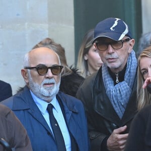 Michel Blanc s'en est allé, laissant ses amis acteurs dans une peine immense
Gérard Jugnot, Thierry Lhermitte, quittant la cérémonie des funérailles de l'acteur français Michel Blanc à l'église Saint Eustache à Paris, France. Il est décédé le 4 octobre à la suite d'une crise cardiaque consécutive à un choc anaphylactique. Blanc était connu pour son rôle du célibataire maladroit Jean-Claude Dusse dans le film "Les Bronzés" de 1978. Photo par Franck Castel/ABACAPRESS.COM