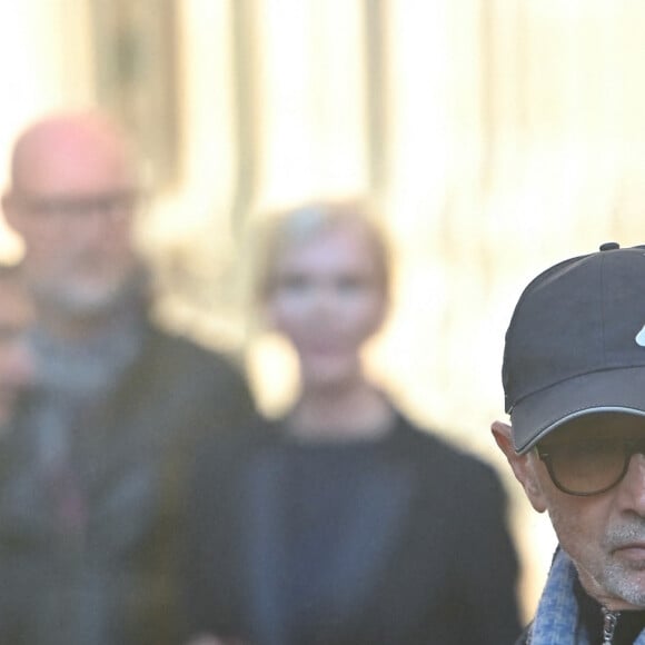 Thierry Lhermitte lors de la cérémonie d'enterrement de l'acteur français Michel Blanc à l'église Saint Eustache à Paris, France, le 10 octobre 2024. Il est décédé le 4 octobre à la suite d'une crise cardiaque consécutive à un choc anaphylactique. Blanc était connu pour son rôle du célibataire maladroit Jean-Claude Dusse dans le film "Les Bronzés" de 1978. Photo par Franck Castel/ABACAPRESS.COM