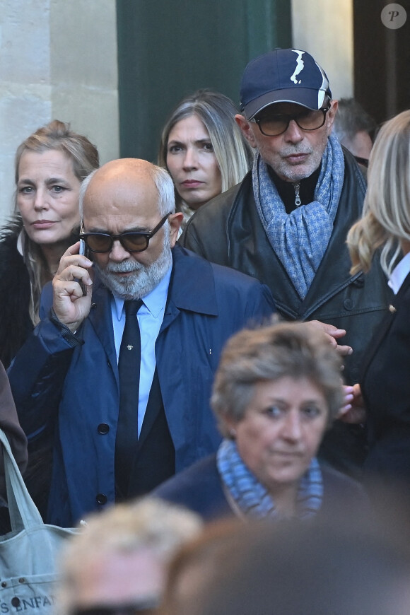 Gérard Jugnot, Thierry Lhermitte, quittant la cérémonie des funérailles de l'acteur français Michel Blanc à l'église Saint Eustache à Paris, France, le 10 octobre 2024. Il est décédé le 4 octobre à la suite d'une crise cardiaque consécutive à un choc anaphylactique. Blanc était connu pour son rôle du célibataire maladroit Jean-Claude Dusse dans le film "Les Bronzés" de 1978. Photo par Franck Castel/ABACAPRESS.COM