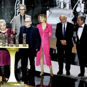 Un César spécial pour la troupe du Splendid, Josiane Balasko, Michel Blanc, Thierry Lhermitte, Marie-Anne Chazel, Gérard Jugnot, Christian Clavier, et Bruno Moynot, sur scène lors de la 46ème cérémonie des César à l'Olympia à Paris le 12 mars 202. © Bertrand Guay/ Pool / Bestimage 