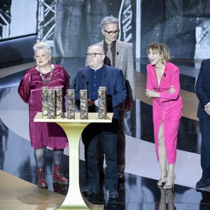 Un César spécial pour la troupe du Splendid, Josiane Balasko, Michel Blanc, Thierry Lhermitte, Marie-Anne Chazel, Gérard Jugnot, Christian Clavier et Bruno Moynot, sur scène lors de la 46ème cérémonie des César à l'Olympia à Paris le 12 mars 2021. © Pierre Villard/ Pool / Bestimage 