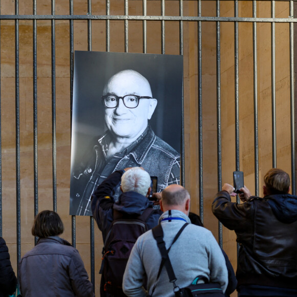 Sortie des Obsèques de Michel Blanc en l'église Saint-Eustache à Paris, le 10 octobre 2024. © Moreau / Jacovides / Bestimage 