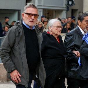 Bruno Moynot, Josiane Balasko et son mari George Aguilar, Firmine Richard - Obsèques de Michel Blanc en l'église Saint-Eustache à Paris, le 10 octobre 2024. © Moreau / Jacovides / Bestimage 