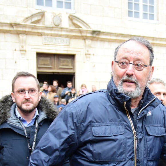 Jean Reno et sa femme Zofia Borucka lors de la 164ème vente des Hospices de Beaune sous les Halles de Beaune le 17 novembre 2024. Cette 164ème édition se tenait comme chaque année sous la Halle de Beaune, en face de l'Hôtel-Dieu. La Pièce de Charité, un Beaune 1er cru "Les Bressandes", a été vendue pour 360.000 euros © Romain Doucelin / Bestimage 