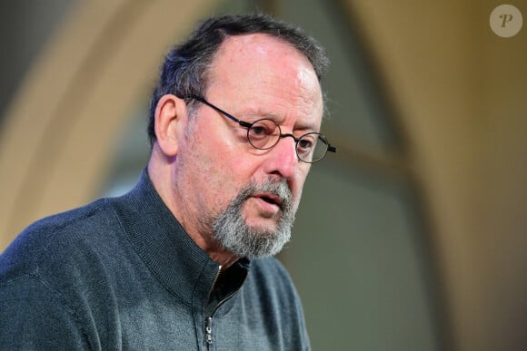 Jean Reno lors de la 164ème vente des Hospices de Beaune sous les Halles de Beaune le 17 novembre 2024. Cette 164ème édition se tenait comme chaque année sous la Halle de Beaune, en face de l'Hôtel-Dieu. La Pièce de Charité, un Beaune 1er cru "Les Bressandes", a été vendue pour 360.000 euros © Romain Doucelin / Bestimage 