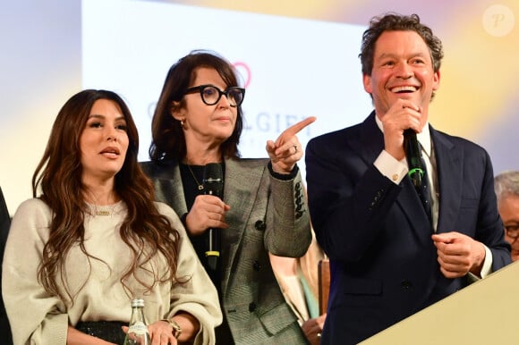 Eva Longoria, Zabou Breitman et Dominic West lors de la 164ème vente des Hospices de Beaune sous les Halles de Beaune le 17 novembre 2024. Cette 164ème édition se tenait comme chaque année sous la Halle de Beaune, en face de l'Hôtel-Dieu. La Pièce de Charité, un Beaune 1er cru "Les Bressandes", a été vendue pour 360.000 euros © Romain Doucelin / Bestimage 