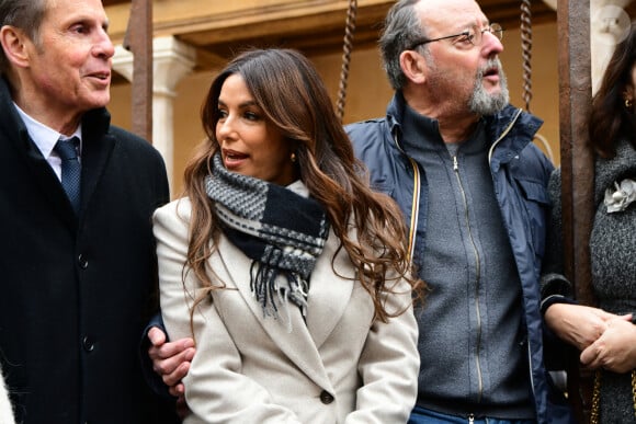 Alain Suguenot, maire de Beaune, Eva Longoria, Jean Reno lors de la 164ème vente des Hospices de Beaune sous les Halles de Beaune le 17 novembre 2024. Cette 164ème édition se tenait comme chaque année sous la Halle de Beaune, en face de l'Hôtel-Dieu. La Pièce de Charité, un Beaune 1er cru "Les Bressandes", a été vendue pour 360.000 euros © Romain Doucelin / Bestimage 