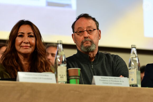 Maria Bravo (Fondatrice de la Global Gift Foundation) , Jean Reno lors de la 164ème vente des Hospices de Beaune sous les Halles de Beaune le 17 novembre 2024. Cette 164ème édition se tenait comme chaque année sous la Halle de Beaune, en face de l'Hôtel-Dieu. La Pièce de Charité, un Beaune 1er cru "Les Bressandes", a été vendue pour 360.000 euros © Romain Doucelin / Bestimage  164th Hospices de Beaune auction under the Halles de Beaune on 17 November 2024. As in previous years, the 164th Hospices de Beaune auction was held in the Halle de Beaune, opposite the Hôtel-Dieu. The Pièce de Charité, a Beaune 1er cru ‘Les Bressandes’, sold for €360,000. 