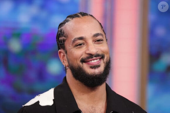 Le chanteur Slimane participe à l'émission de télévision italienne Raiuno "La Volta Buona" à Rome, Italie, le 21 mars 2024. © ANSA/Bestimage