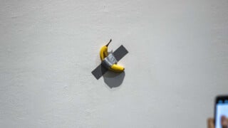 Voici le montant à sept chiffres de la banane scotchée au mur devenue virale sur les réseaux sociaux