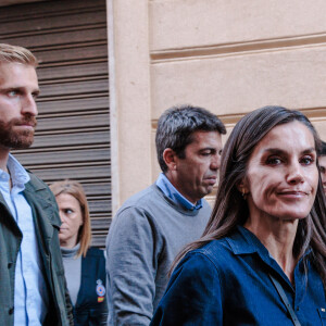 Le roi Felipe VI et la reine Letizia d’Espagne visitent Chiva, moins d'un mois après leur accueil houleux à Valence, suite aux inondations meurtrières dans la région, le 19 novembre 2024. © EuropaPress / Bestimage