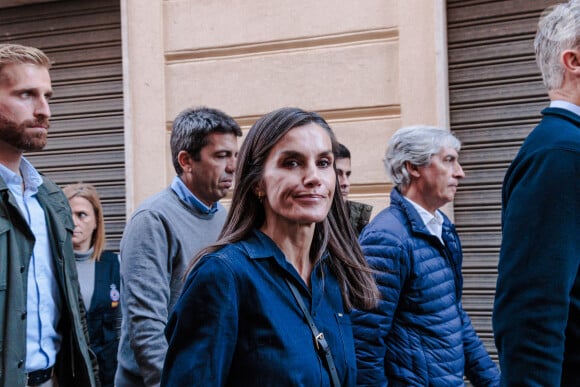 Le roi Felipe VI et la reine Letizia d’Espagne visitent Chiva, moins d'un mois après leur accueil houleux à Valence, suite aux inondations meurtrières dans la région, le 19 novembre 2024. © EuropaPress / Bestimage