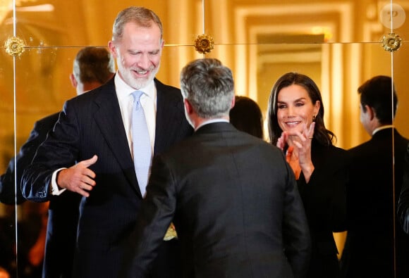 le roi et la reine d'Espagne se sont autorisés une pause
Le roi Felipe VI d'Espagne et la reine Letizia lors de la cérémonie de remise des prix de journalisme "Francisco Cerecedo" à l'hôtel Mandarin Oriental Ritz à Madrid le 18 novembre 2024.