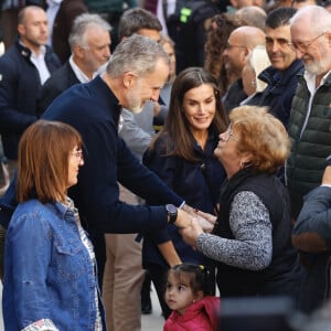 Le roi Felipe VI et la reine Letizia d'Espagne visitent Chiva, moins d'un mois après leur accueil houleux à Valence, suite aux inondations meurtrières dans la région, le 19 novembre 2024. © EuropaPress / Bestimage